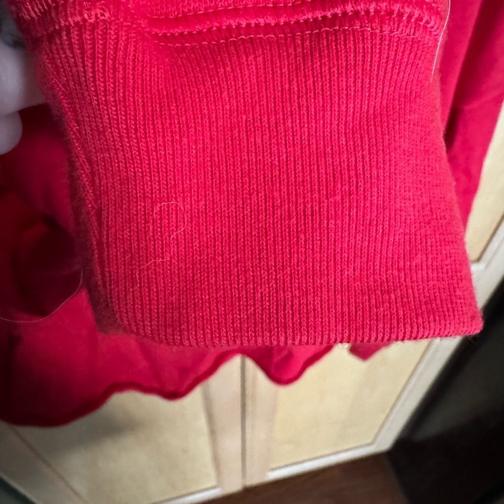 PINK Victoria's Secret Women's Boston Red Sox Cut Out V Neck Crop Pullover - Picture 7 of 7